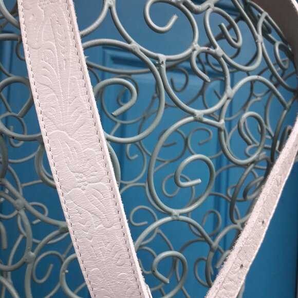 Women\'s White Floral-Embossed Belt with Ornate Silver Buckle main image 4